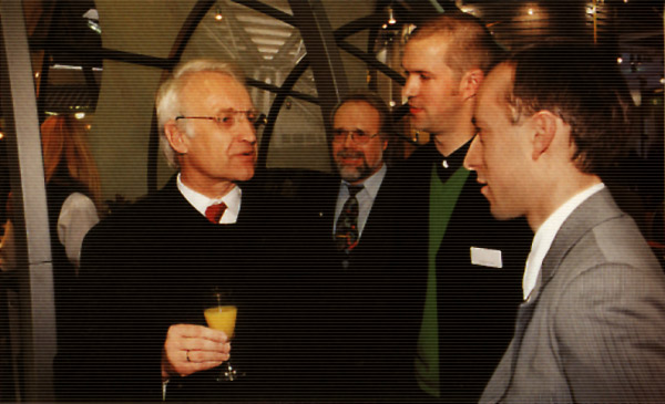 Ministerpresident Dr. Edmund Stoiber [le.] talking with Rolf Kretschmer [ce.] and Ansgar Halbfas [ri.] - back: Ulrich Praetz
